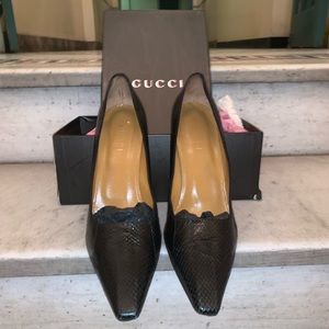 Gucci, RARE “Tom Ford Era” Vintage Snake Embossed Wood Heel Pumps